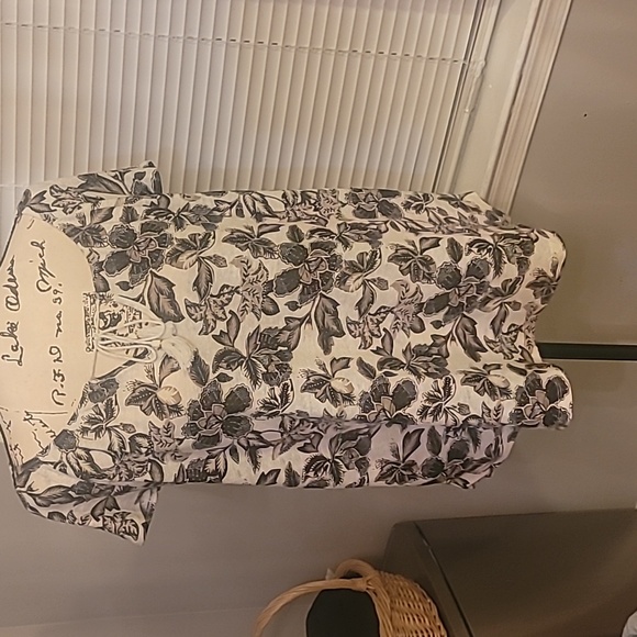 Old Navy Tops - Old Navy Floral Top Large w/Key Hole Tassels